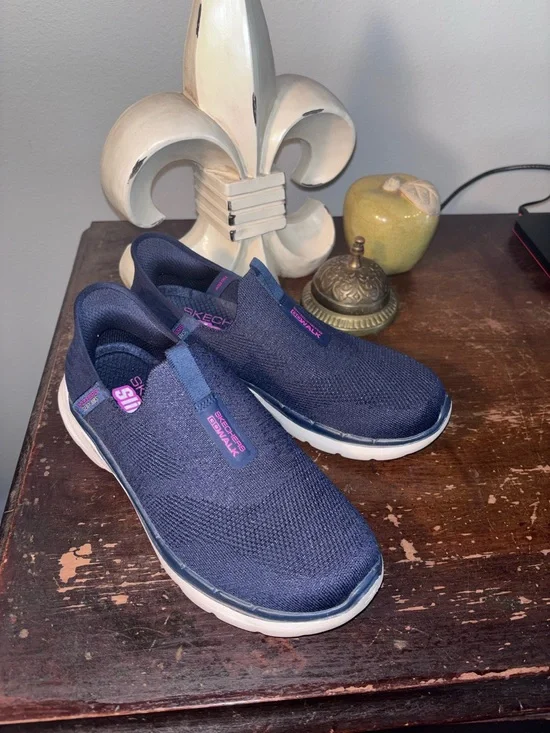 Skechers Women's Hands Free Slip Ins GoWalk Slip On Hyper Pillars Shoe Size 6