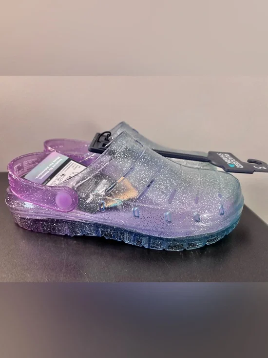 NWT Rugged Shark Jelly Clogs size 3