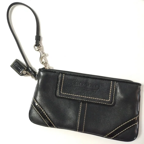 COACH Leatherware Authentic Clutch Wristlet Black Zip Top Logo With Charm