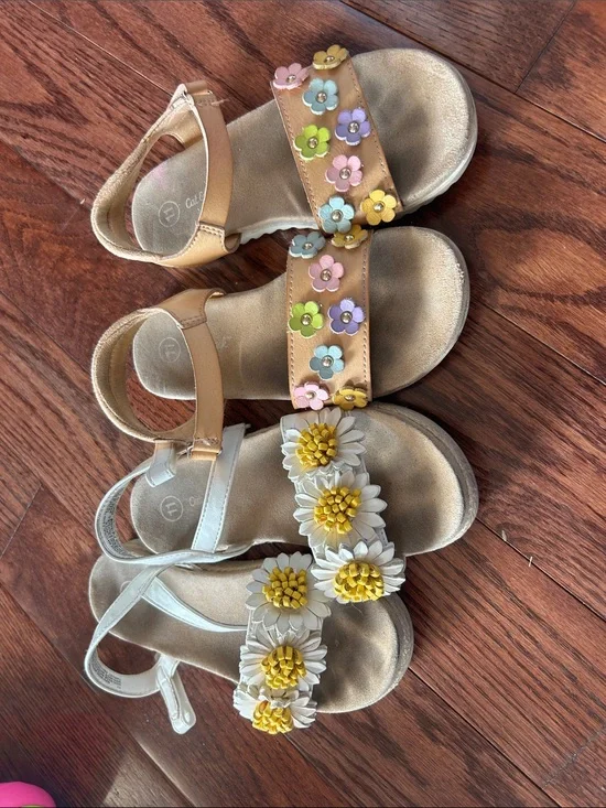 Cat & Jack Girls Floral Strap Sandals in Tan and White