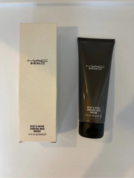 MAC mineralize reset & revive charcoal mask 100ml A83