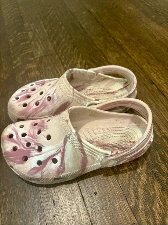 Crocs Classic Marbled Pink White Clogs Big Kids J3
