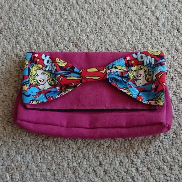 Superwoman bow clutch in Magenta