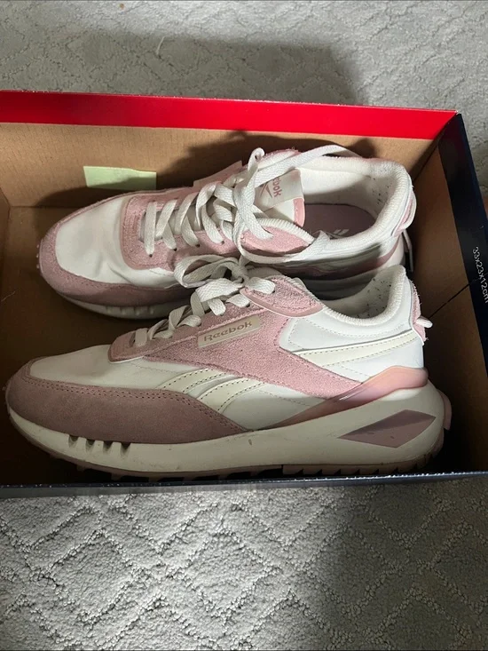 Reebok Women's shoe Forte racers pink cream suede size 7