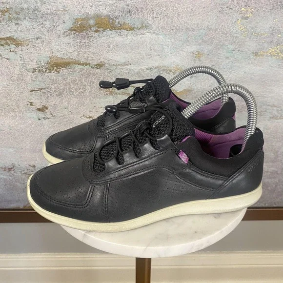 ECCO Shoes Womens Size 6 EU 37 Black Leather Lace Up Walking Comfort Sneakers