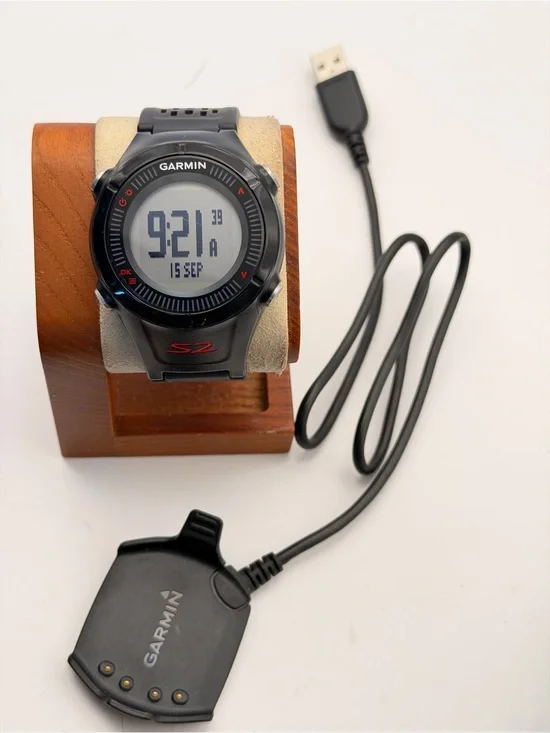 Garmin Approach S2, Golf Smartwatch, Charger Included, Tested, Black/Red, Very G