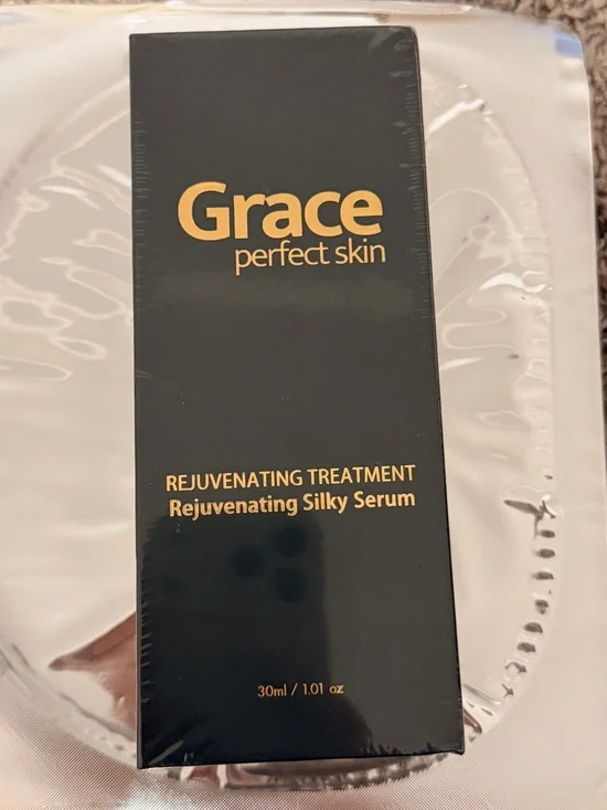 Grace Rejuvenating Silky Serum - Black & Gold