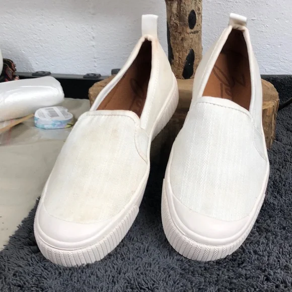 Zodiac canvas slip on‎ tennis shoes size 6.5