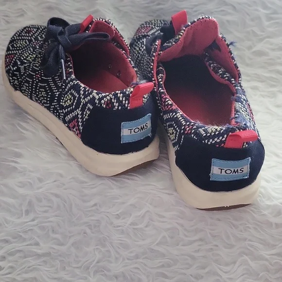 TOMS Del Rey Navy Aztec/ Textured Lace Up Sneakers shoes