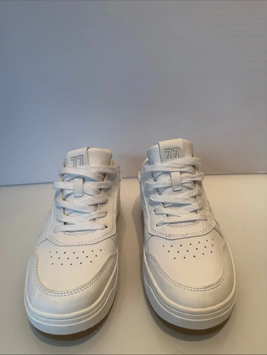 American Eagle Outfitters White Sneakers with Gum Outsole