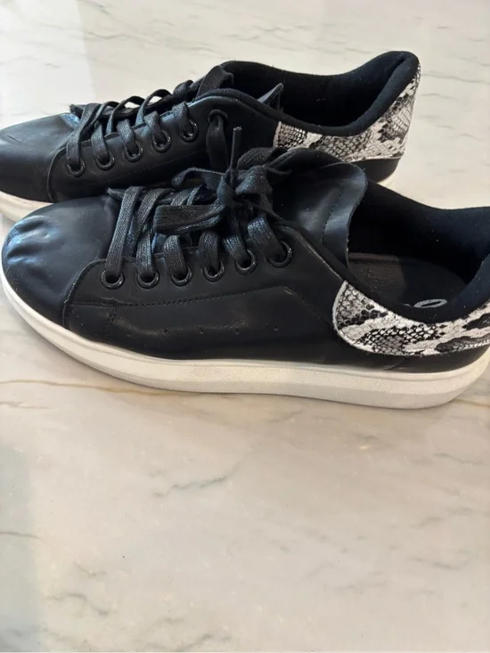 Seven7 Women’s Low-Top Sneakers with Snake-Print Heel