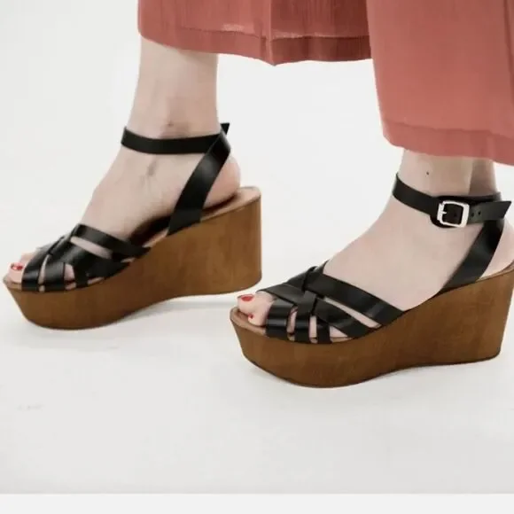 CITYCLASSIFIED ANKLE STRAP ADJUSTABLE BUCK CRISSCROSS OPEN TOE WEDGE SANDAL