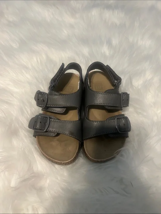 Boys GAP Gray Double-Buckle Sandals size 9/10