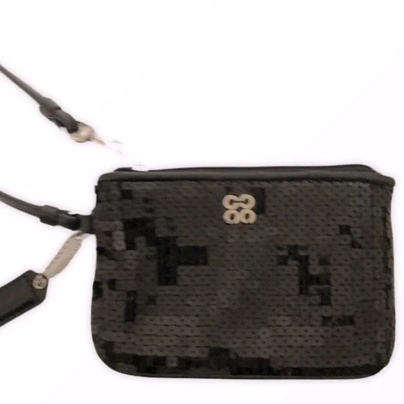 👛 COACH 👛 black sequined evening wristlet