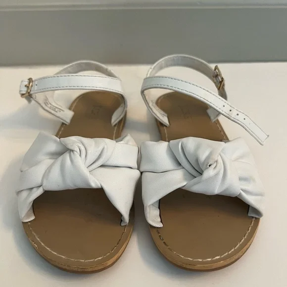 VGUC Girl’s Knotted Sandal with Ankle Strap