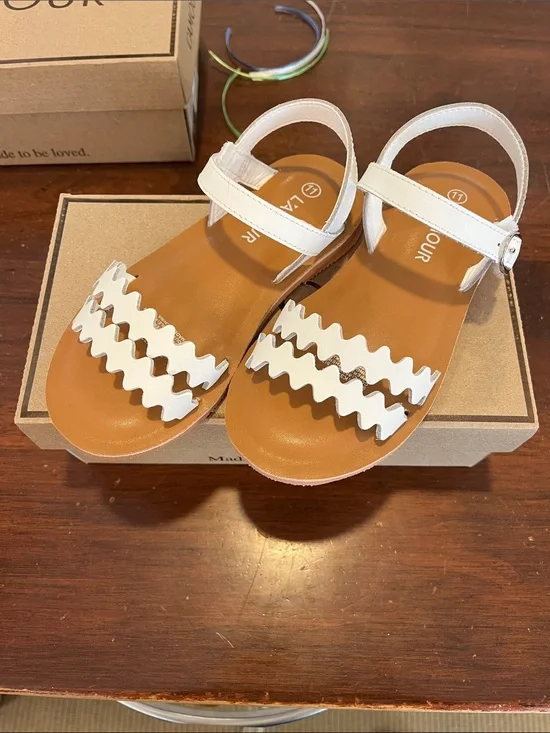 L'Amour White Zigzag Strap Kids Sandals with Tan Footbed