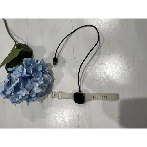 Fitbit Smartwatch GPS Heart Rate‎ Beige Band and charger