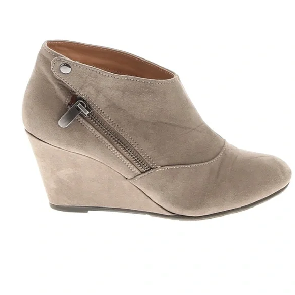 CL by Laundry Stylish Taupe Wedge Ankle Boots 8 38.5