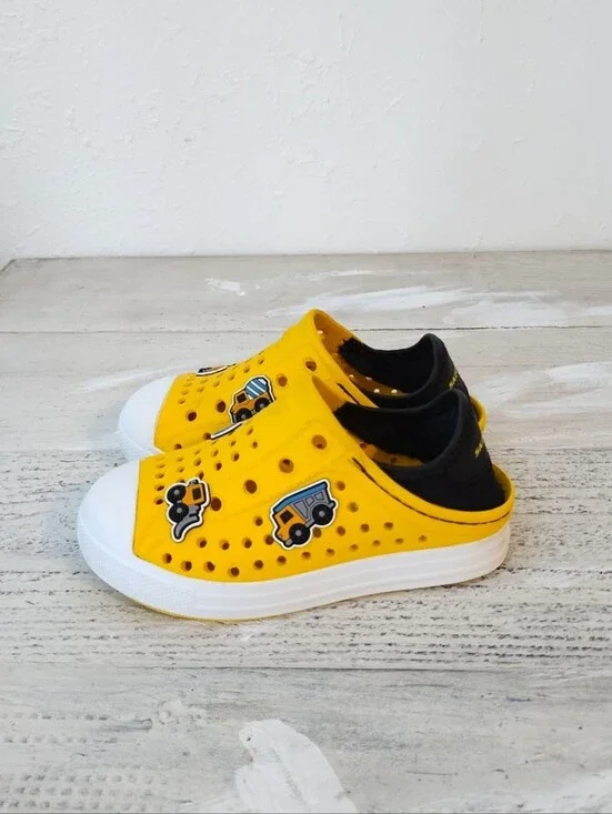 Skechers Toddler Boys Clogs Yellow and white Size 8