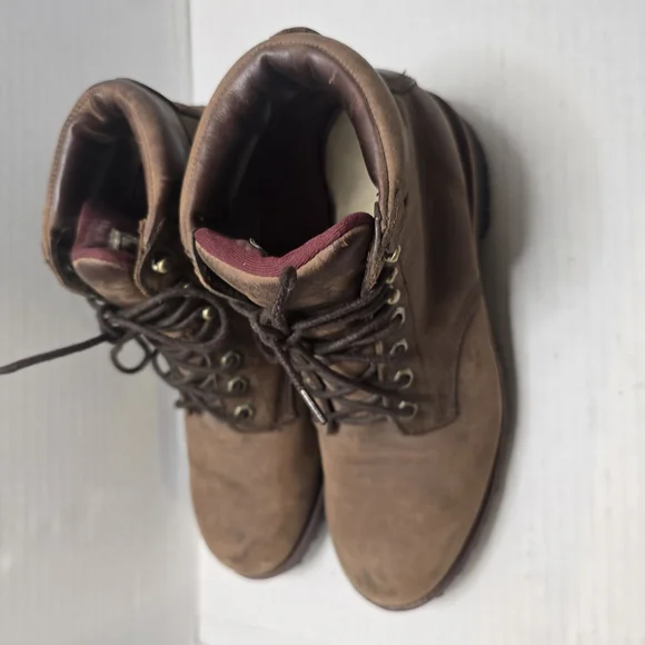 Brown Ankle-High Lace-Up‎ Boots with Rugged Sole