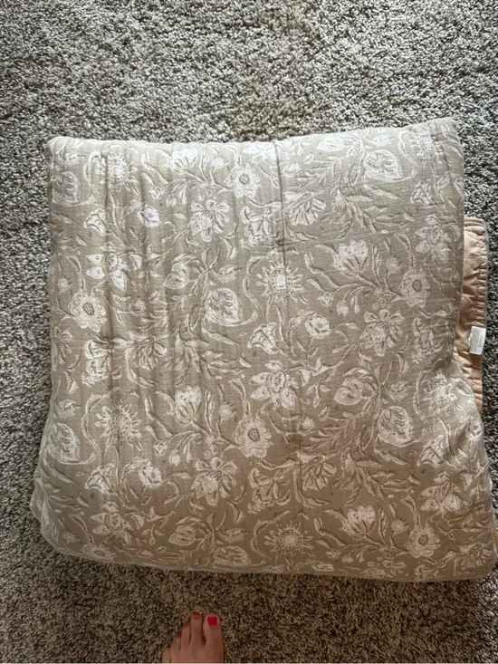 Threshold Floral comforter - Beige Cream