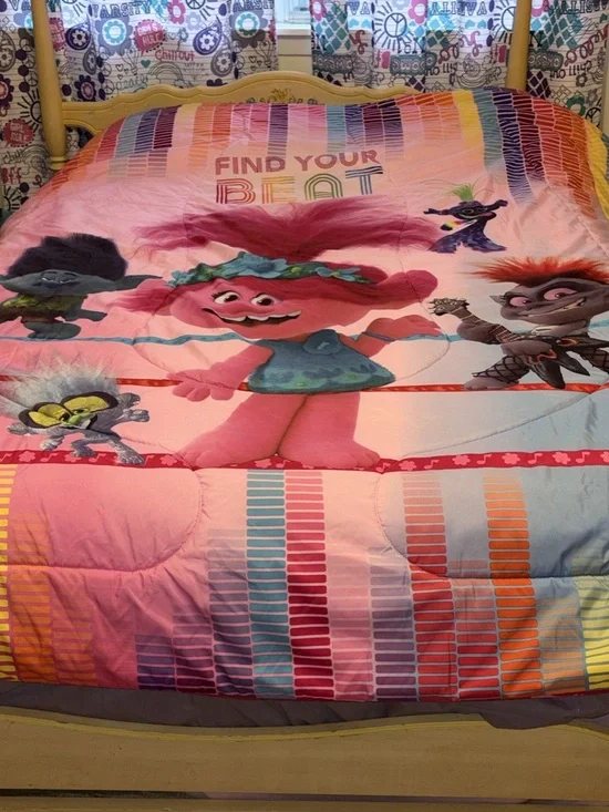 DreamWorks Trolls Pink Multicolor 'Find Your Beat' Comforter