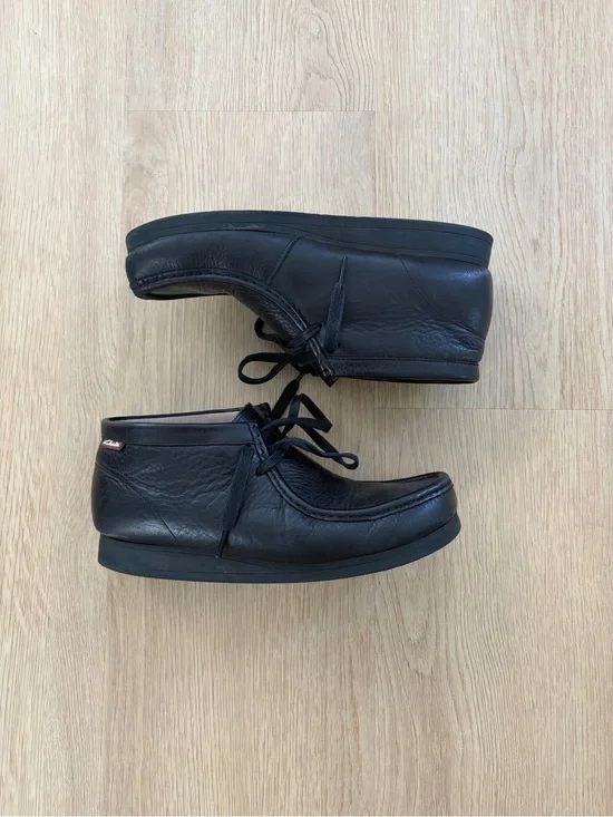 Clarks Wallabee Black Leather Lace-Up