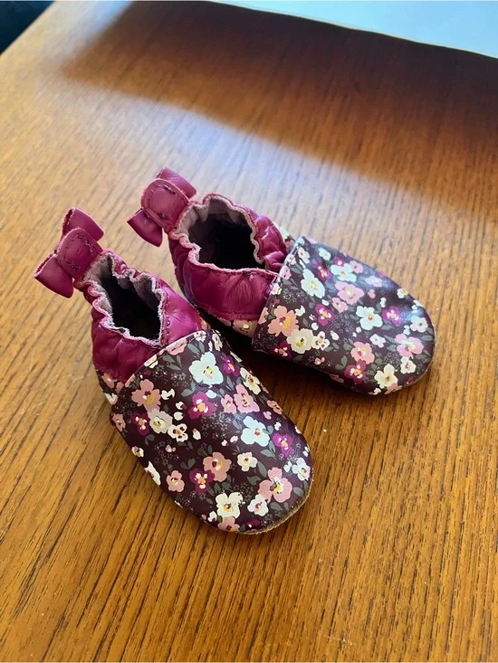 Robeez Girls Floral Soft Sole Slip-On Shoes in Berry Pink with bows on heels