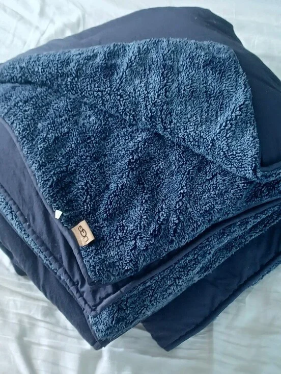 UGG Comforter Full/Queen Navy Blue Resersible Sherpa Comforter