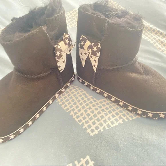 UGG Black Star Kids Slippers