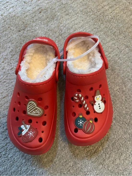 Kids Red Fleece Lined Clogs Christmas Charms Size 13/13.5