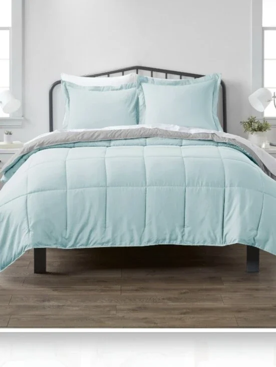 NWT Down Alternative Reversible King/cal King Comforter Set Aqua & Light Gray