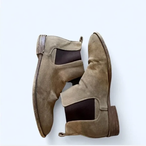 Robert Wayne Tan Suede Chukka Boots