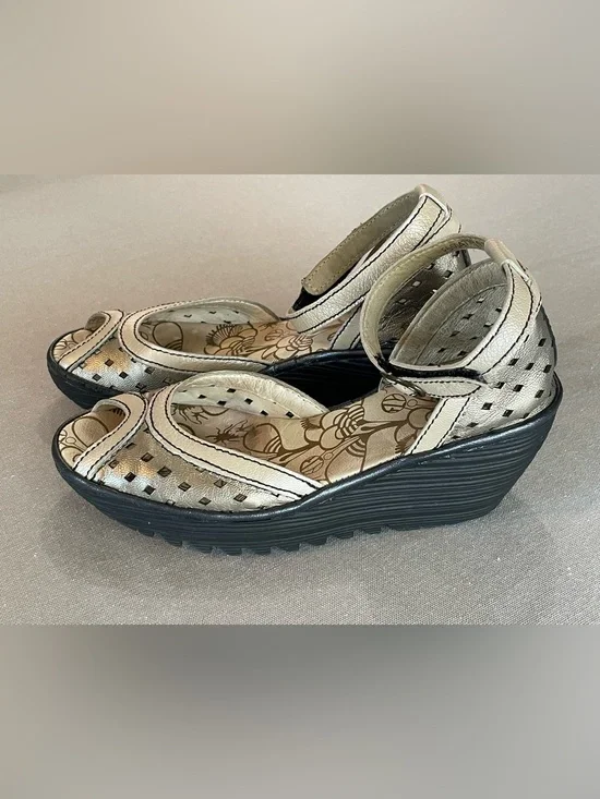 Fly London Yumo Pewter Silver Peep Toe Wedge Sandal 7.5/38
