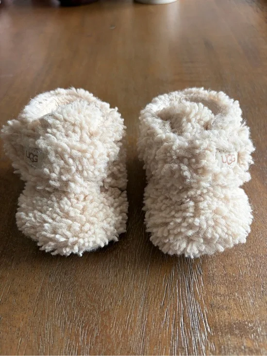 UGG Infant Plush Shearling Booties in Cream
