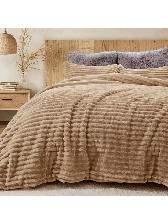 Cozy Twin/Twin XL Fleece Comforter Set - 2 Piece Bedding in Light Brown