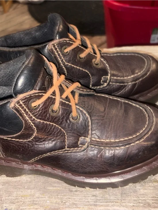 Dr. Martens Women’s Brown Leather Chukka Boots with Tan Laces size 8