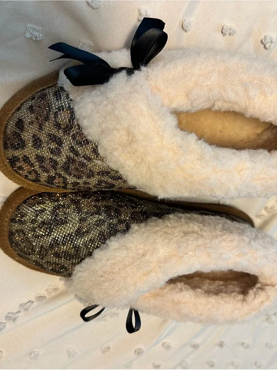 BearPaw Girls Leopard Glitter Slip-On Slippers in Black and Cream