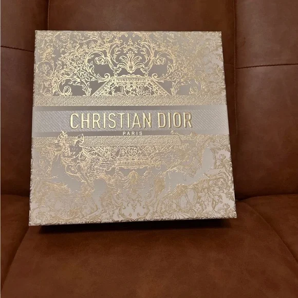 Dior Exclusive Gift Box 🎁