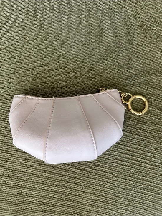 Women's Small Shell Coin Pouch - Light Pink with Gold Hardware