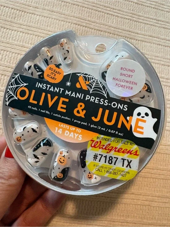 Olive & June Pumpkin Black & White Instant Mani Press-On Nails Halloween Forever