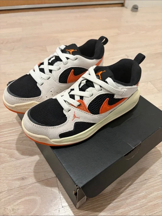 NEW Nike Jordan Boys CMFT era (ps) m