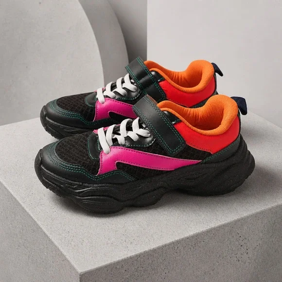 NWOB Girls Lightweight Hook and Loop Sneakers size EU34 UK2 US 3