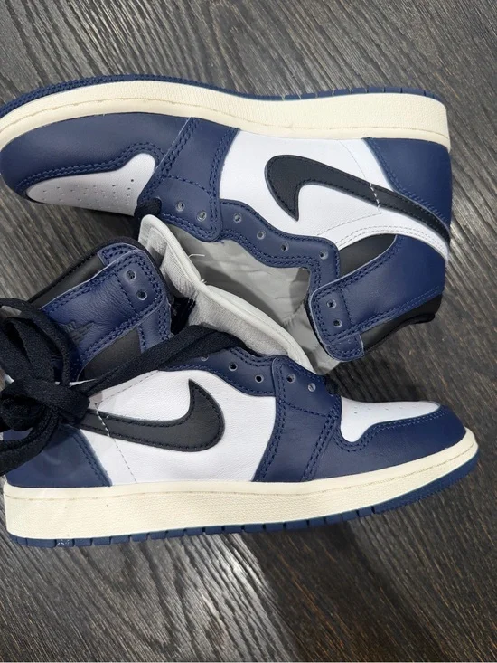 Nike Air Jordan 1 Retro High OG Midnight Navy size 4Y