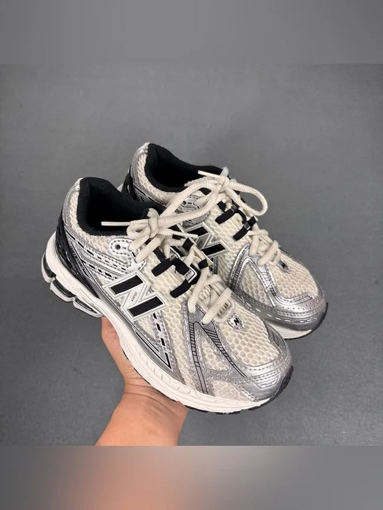 New Balance 1906R Silver Metallic/Black casual Shoes Size 2Y