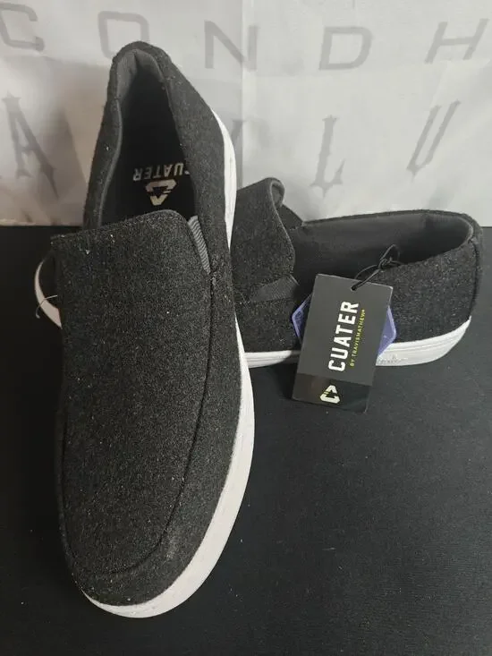NWT Cuater Men's 9 Phenom Slip On Black / Gray 4MU190- Travis Mathew Blemishes