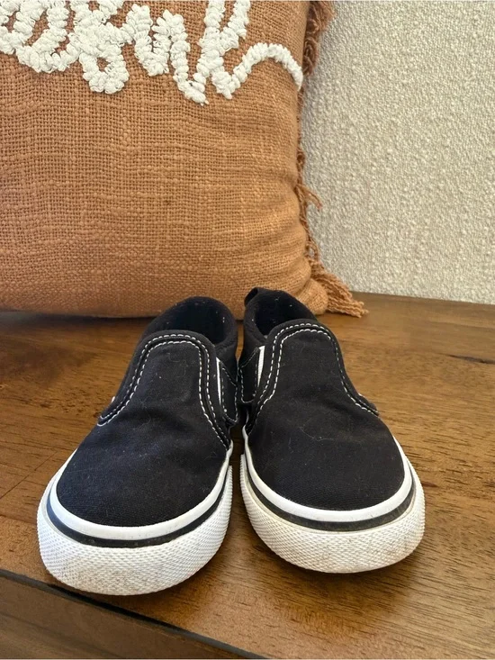 Vans Toddler Classic Slip-On V Black White Sneakers Size 6