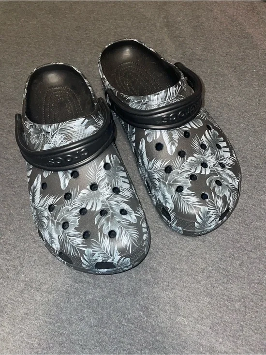 Rare Crocs tropical Clog in Black with Gray Leaf Print mens size 12
