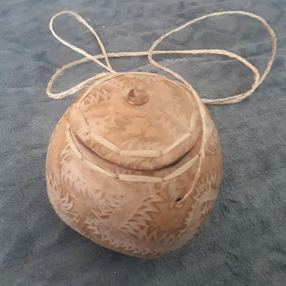 Vintage Carved Tan Gourd Crossbody / 4
