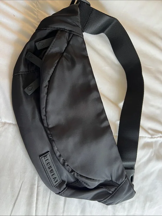 Recreation Sweat NWOT Workout Black Crossbody Sling Bag - Fanny Pack